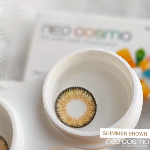 คอนแทคเลนส์ Shimmer Brown (Neo Cosmo) รายเดือน ชิมเมอร์ สีน้ำตาล สายฝอ ขนาดมินิ มีขอบดำบางๆ ช่วยให้ตาไม่ลอย