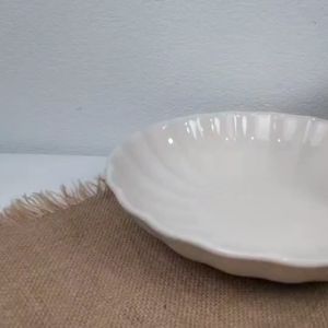 จานเซรามิค ชามเซรามิค 9 นิ้ว แพ็ค 6 ใบ รุ่น สกาล๊อปใหม่ สี ครีม ทนรอยขีดข่วน เข้าไมโครเวฟได้