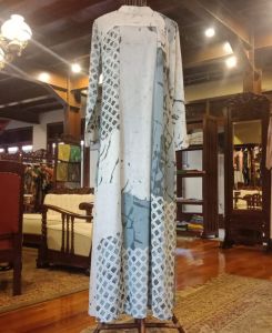 Liza Dress by Dian Pelangi LIMITED EDITION Busana Muslim Baju Maxi Gamis Abaya Kaftan Gaun Outfit Pesta Pernikahan Kondangan Casual Formal Wanita Hijaber Cantik Anggun Modis Modern Elegan Mewah Model Korea Terbaru Motif Batik Abstrak Hand Made Kekinian