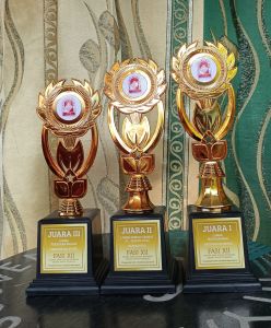 Piala Satu Set Tropy Juara 123 Hadiah Lomba