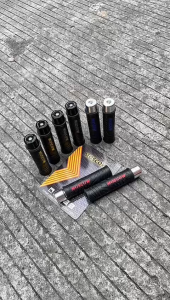 Handgrip The Strom Sarung Gas MOSCOW ORIGINAL Universal Semua Motor Handfat HANFAT SARUNG TANGAN GRIP THE STORM SBJ219 RUBBER TEBAL KARET LEMBUT HANDLE PEGANGAN + JALU BANDUL STANG END BAR CNC C46 MODEL BULAT SEPASANG PNP MIO BEAT VARIO SCOOPY VEGA SUPRA