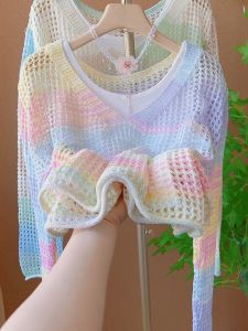 เสื้อถักลายทางสีสันสดใสสำหรับผู้หญิงในช่วงฤดูร้อน เสื้อคลุมบาง ทรงหลวม คอวี แขนยาว ทรงปกติ ผ้าถัก