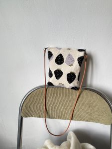 Retro Artistic Cotton Linen Small Crossbody Bag Fun Cartoon Strawberry Mobile Phone Bag Forest System Healing Bucket Shape Zipper Closure Casual