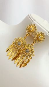 ต่างหู สีทอง ประดับด้วยเม็ดพลอยสี พลอยใส สินค้าพร้อมจัดส่งจากประเทศไทย ต่างหูพลอยสีทอง ต่างหูทองพลอยสี - Lazada