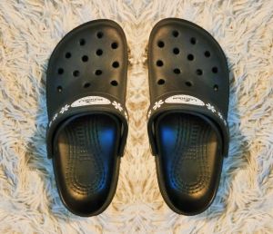 รองเท้าแตะชายหญิงแบบสวมทำจากวัสดุคุณภาพชั้นดี ทนทานนุ่มสบายเมื่อสวมใส่