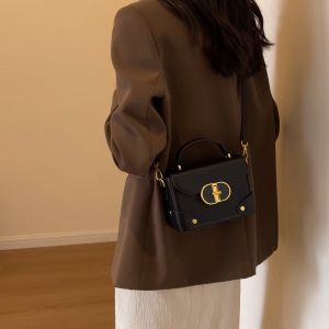 Fashionable small square bag hot selling portable small bag for women 2024 new versatile commuting shoulder bag 70