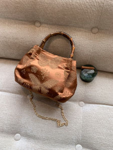 กระเป๋าถือผ้าซาตินไหมหอมกลิ่นแห่งยุคโบราณหรูหราสไตล์จีนใหม่ กระเป๋าสะพายไหล่แบบอเนกประสงค์สำหรับวัยกลางคนและผู้สูงอายุ