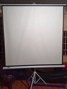 Màn chiếu 3 chân di động 1m25 x 1m25 giá rẻ