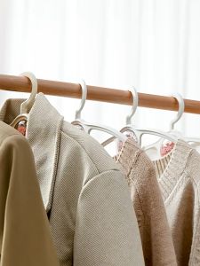 SR99. ECOCO Aromatherapy seamless clothes hanger anti-shoulder corner slippery childrens hanging clothes hanging