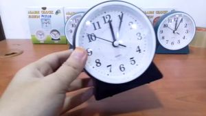 Round Alarm Clock Fashion Quartz Alarm Clock Loud Sound Analogue Desk Bed Home Office Jam Tidur Loceng Bulat