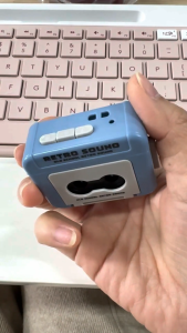 Retro Tape Player Keychain Gantungan Kunci Mini Music Box Unik / Aksesori Gantungan Kunci PH C1326