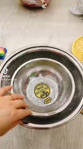 Rổ inox 304  lỗ lưới nhỏ dày có 3 chân cao ráo nước có quai treo tiện lợi đa năng