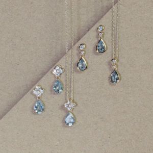 Gemondo ต่างหูทองคำ 9K ประดับบลูโทแพซทรงหยดน้ำ ดีไซน์โมเดิร์นคลาสสิก