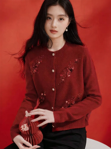XIANGYING | Áo Cardigan Cropped Đan Cổ Tròn Có Đính Hạt Màu Đỏ