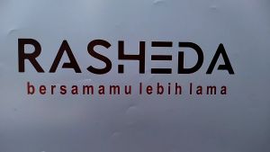 Semir Sepatu Leather Protector Spray Pembersih Sepatu Sandal Kulit Rasheda 30 ml