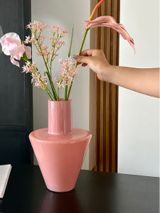 ขวดดอกไม้แก้วสีชมพูตูมสไตล์ยุคกลางยุโรป SilentWind ตกแต่งบ้าน เครื่องประดับห้องนั่งเล่น กระดานแสดงของสะสม