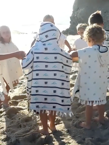 AquaPlay Childrens Diving Swimming Beach Hooded Cloak Warm Windproof Sunscreen Rashguards Bathrobe