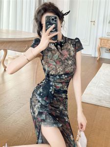 ชุดเดรสจีนโบราณผู้หญิงดีไซน์เซ็กซี่พิมพ์ลายลูกไม้ ชุดเดรสสั้นเอวสูงผ่าหน้าอกสไตล์เกาหลี แขนสั้น ช่วงฤดูร้อน 2024