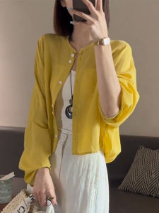 เสื้อเชิ้ตแขนยาวป้องกันแสงแดดคอตั้งสีบริสุทธิ์สไตล์เกาหลีสำหรับผู้หญิง ฤดูร้อน 2025 เสื้อตัวบนทรงเข้ารูปที่หรูหราและไม่ซ้ำใคร