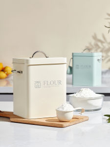 Nordic Style Baking Square Flour Bucket 5kg Capacity with Sealing Ring Rustproof Sunproof Includes Spoon Kitchen Storage Container