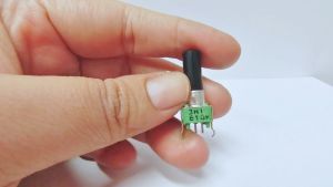 Potensio Alpha 3 pin B10k Mono Kaki 3 Tekuk Segi Hijau 103 Tangkai Pendek