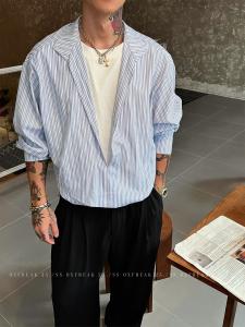 เสื้อเชิ้ตแขนยาวลายทางสำหรับผู้ชาย ทรงหลวม สไตล์เกาหลี คอกลม เสื้อเชิ้ตผู้ชายที่สวมใส่สบายและทนทาน