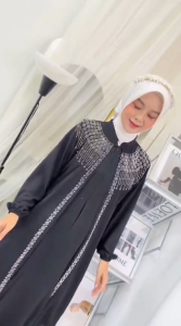 Gamis Dewasa Motif Terbaru Ameera Dres Crinkle Mix Ceruty Babydoll Aplikasi Mutiara Swarosky M L XL XXL 3XL Dress Kondangan Wanita Elegan Jumbo Kekinian Baju Muslim Seragaman Pernikahan Remaja Hijab Warna Burgundy Maroon Emerald Putih Hitam