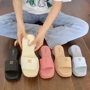 DS รองเท้าส้นสูง รองเท้าแตะหญิง  รองเท้าส้นสูงผู้หญิงเสริมส้น+รองเท้าแตะแฟชั่น2025 พื้นนุ่ม น้ำหนักเบา ใส่สบาย8ชม หรูไม่ซ้ำใคร (ดำ/ทอง/แดง/เบจ) ไซส์36-41 ส้นสูง8ชม. รองเท้าส้นสูงแบบเปิดส้น รองเท้าผู้หญิง