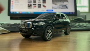 Mô hình Xe BMW X5 tỉ lệ 1:32 vỏ bằng kim loại có đèn còi