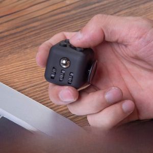 Fidget Cube ของเล่นช่วยลดความเครียด ลูกเต๋า เศรษฐกิจ อุปกรณ์ EDC ของเล่นเพื่อความสุขในช่วงวันหยุด ของเล่นสำหรับผู้ใหญ่