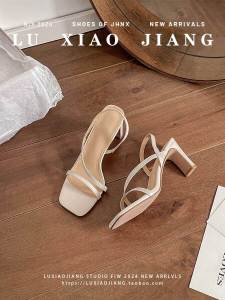 รองเท้าแตะส้นสูงสไตล์ฝรั่งเศส ทรงหัวมน ใส่สบาย สำหรับผู้หญิง ฤดูร้อน 2024 รองเท้าแตะแบบสวม สไตล์ยุโรป รองเท้าแตะแบบสวม ส้นสูงพิเศษ