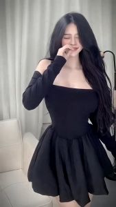 Đầm thiết kế dáng bí trễ vai dáng ngắn tùng xoè có đệm mút kèm quần chuẩn hot girl sang chảnh phù hợp mặc dự tiệc dạ hội.