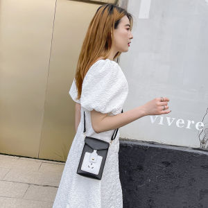 CN กระเป๋าสำหรับผู้หญิงใหม่สีคมชัดที่เรียบง่ายซ็อกเก็ตแนวตั้งกระเป๋าสี่เหลี่ยมเล็กๆสบายๆกระเป๋ามือถือถุงของขวัญแฟชั่นกระเป๋ามือถือ