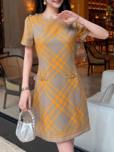 ชุดเดรสทรงเอเอวสูงลายสก็อตสีบล็อกสไตล์อังกฤษ ชุดเดรสยาวปานกลางแขนสั้นสำหรับใส่ไปเที่ยวในฤดูร้อน