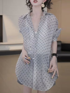 Shalldoer | ชุดเดรสสั้นลายจุดสไตล์ฝรั่งเศสสำหรับผู้หญิงในช่วงฤดูร้อนปี 2025 ชุดสองชิ้น ชุดเสื้อเชิ้ตกันแดดและกางเกงขาสั้นทรงเอ