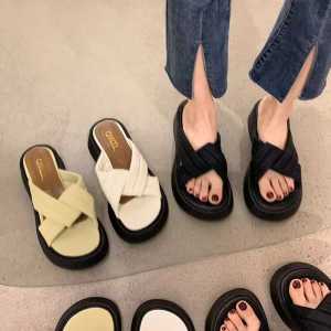 Womens Summer Outdoor Sandals Thick Bottom Platform Beach Slippers Trendy Fashion Large Size Shoes for Daily Wear PU Material