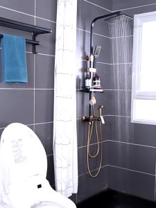 Shower Kamar Mandi 4 Dalam 1 Set Dengan Sprayer Faucet Sprayer / Black Gold Kamar Mandi Shower Set / Panas Dan Dingin Set Kamar Mandi Besi Tahan Karat