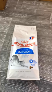 Hạt Royal Canin Indoor 27 dành cho mèo trưởng thành trên 12 tháng tuổi