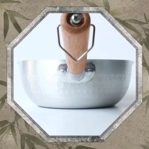 Chảo Thép Không Gỉ Cán Gỗ Có Móc Treo - Nồi Chảo Sâu Lòng Vân Tổ Ong Nồi Quánh Nhôm Có Tay Cầm Gỗ Và Quai Treo tiện lợi
