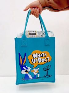 QFDI túi xách nữ đẹp dâu gấu Tote túi mới INFLUENCER in túi nỉ túi Tote hoạt hình Túi cơm trưa của học sinh túi đựng Thùng