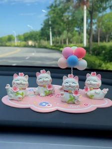Set Mèo Thần Tài Cầm Hoa Sen Hồng Cực Xinh Trang Trí Ô Tô Bàn Làm Việc - Phụ Kiện Decor Xe Hơi Ruffo Cao Cấp Giá Rẻ