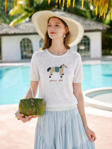 XIANGYING | White Lightweight Colorful Horse Print Short Sleeve Casual Square Neck Knit Top