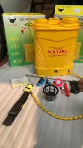 [HN]Bình xịt điện SEN VÀNG 18L ( BÌNH XỊT ĐIỆN SEN Vàng 18 lít đeo lưng) Máy Xịt Điện Ngoài Trời Bình Xịt Điện Bảo Hành 6 Tháng - Lazada