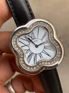 Đồng Hồ Nữ Độc Lạ Bông Hoa BONIA BN425S | Vỏ Thép Không Rỉ + Dây Da Bền Bỉ