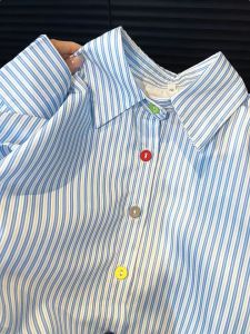 แฟชั่นสีฟ้าลายเสื้อลําลองแขนยาวผู้ชายและผู้หญิงหลวมทุกการแข่งขันเสื้อโปโลคอปก