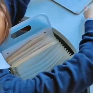 LVYIMAO [การจัดส่ง 3 วัน] A4 แฟ้มเอกสารแนวตั้งขนาด A4 แบบ 13 ช่อง มีหูหิ้ว เก็บเอกสารได้อย่างเป็นระเบียบ เหมาะสำหรับทุกงาน ช่องหีบเพลงซองจดหมาย โฟลเดอร์นักเรียน คลิปหนีบกระดาษ ป้ายถอดได้ เครื่องเขียนนักเรียน เครื่องใช้สำนักงาน (ขนาด A4)