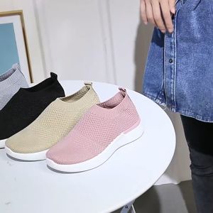 สีขาว รองเท้า สลิปออน ผ้ายืด กระชับหน้าเท้า สำหรับสุขภาพ ยืดหยุ่นดี รองรับฝ่าเท้าลดความปวด