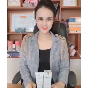 Sữa rửa mặt tinh chất sữa non Nari  Sạch sâu  Cấp ẩm căng mịn Phục hồi da hư tổn . Tuýp 120 ml.