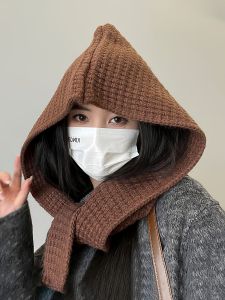 หมวกถักแบบหน้าร้อนฤดูหนาวแบบถักด้วยมือ ป้องกันลม อบอุ่น หน้าเล็ก สายรัดคอแบบถักด้วยมือ หมวกทรงกลม ปี 2025 สำหรับผู้หญิง