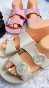 Sandal Wanita Selop Tawana: Pilihan Terbaik untuk Berbagai Aktivitas